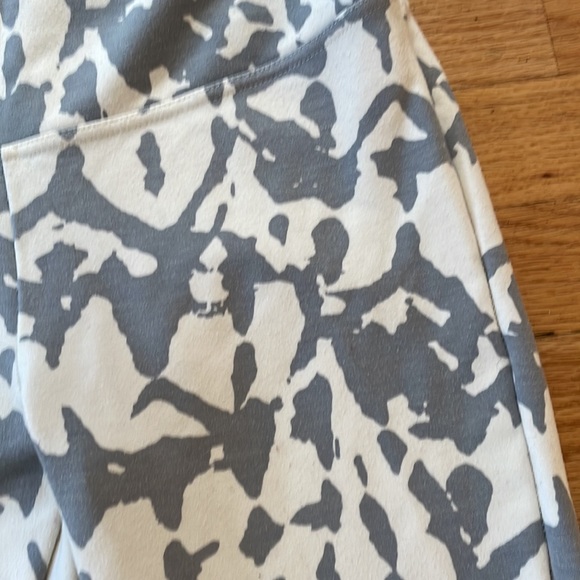 Cool Cozy Patterned Yoga Pants - Picture 2 of 4